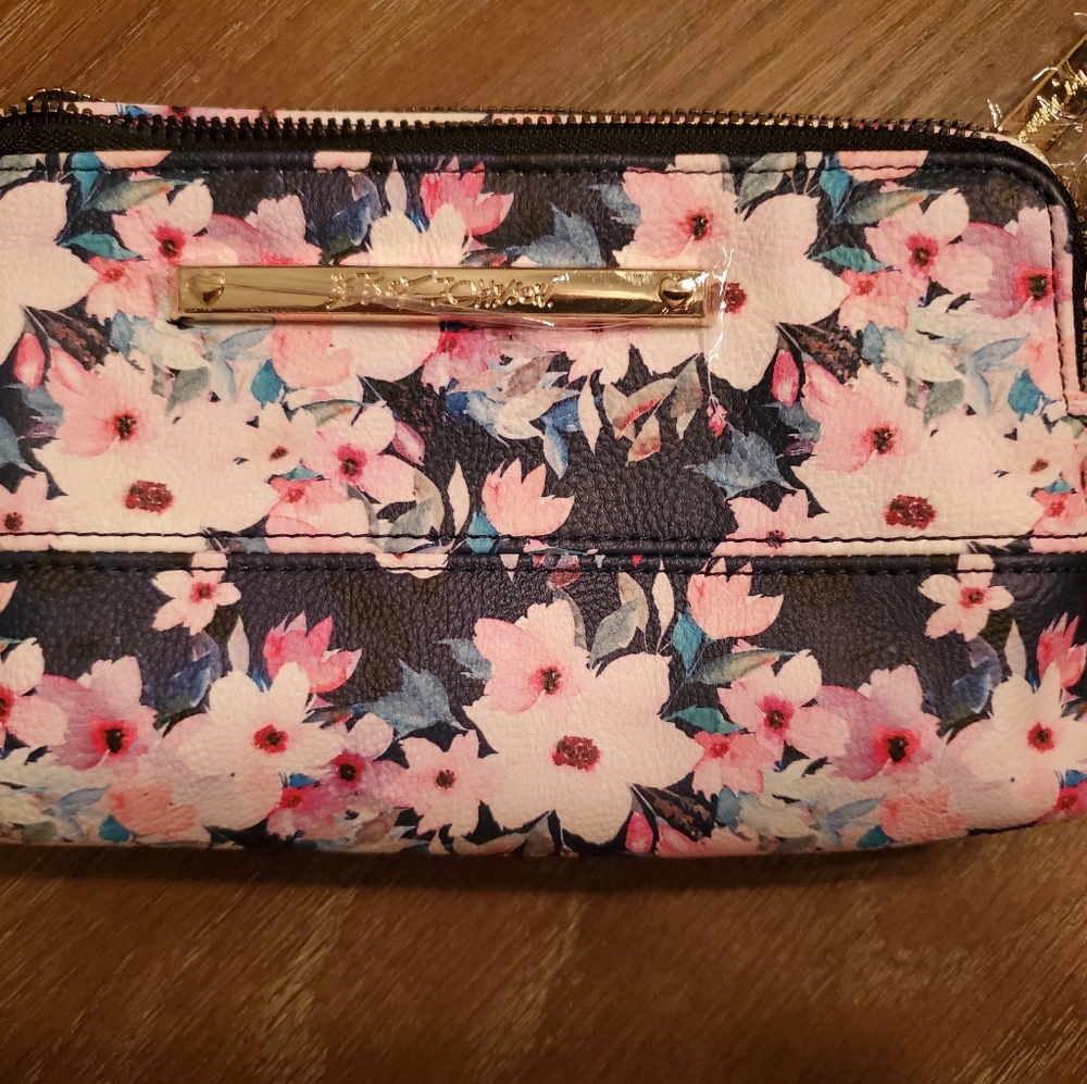 NWT Betsy johnson XO Talli Wristlet Pouch